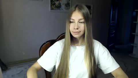 Snapshot of molli_and_tom chatting on 10-05-25, 09:29 Bitcoin 1P8NuZxsaNsQTx7wJJJ7Ao1mic4nvJPVLC online show from 10-05-25, 09:29