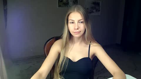 Snapshot of molli_and_tom chatting on 10-11-25, 03:10 Bitcoin 1P8NuZxsaNsQTx7wJJJ7Ao1mic4nvJPVLC online show from 10-11-25, 03:10