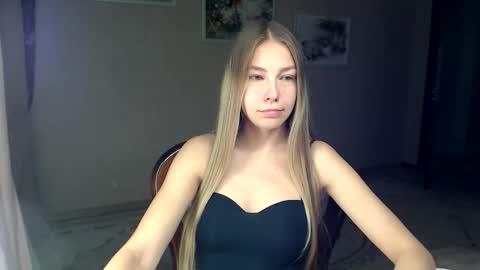 Snapshot of molli_and_tom chatting on 10-12-25, 09:58 Bitcoin 1P8NuZxsaNsQTx7wJJJ7Ao1mic4nvJPVLC online show from 10-12-25, 09:58