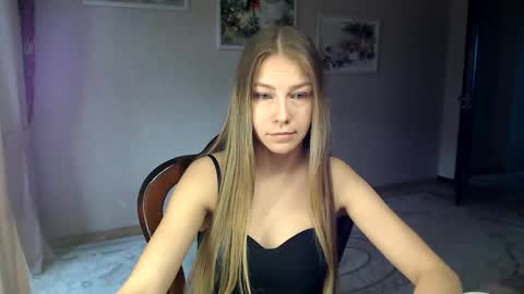 Snapshot of molli_and_tom chatting on 10-13-25, 10:37 Bitcoin 1P8NuZxsaNsQTx7wJJJ7Ao1mic4nvJPVLC online show from 10-13-25, 10:37