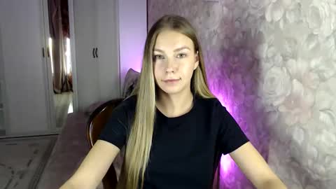 Snapshot of molli_and_tom chatting on 10-15-25, 01:55 Bitcoin 1P8NuZxsaNsQTx7wJJJ7Ao1mic4nvJPVLC online show from 10-15-25, 01:55