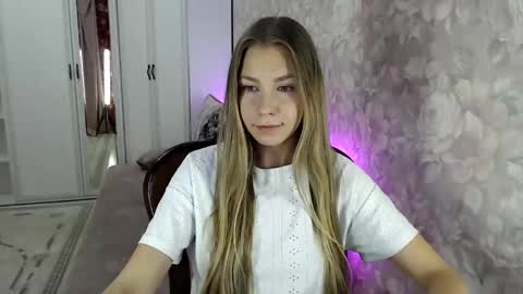 Snapshot of molli_and_tom chatting on 10-18-25, 03:35 Bitcoin 1P8NuZxsaNsQTx7wJJJ7Ao1mic4nvJPVLC online show from 10-18-25, 03:35