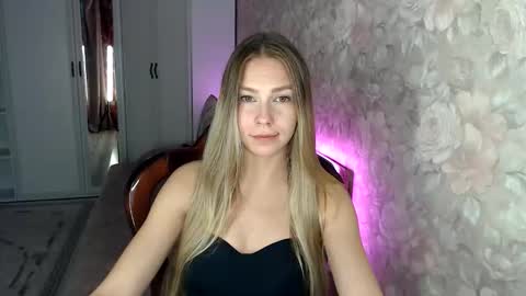 Snapshot of molli_and_tom chatting on 10-22-25, 02:06 Bitcoin 1P8NuZxsaNsQTx7wJJJ7Ao1mic4nvJPVLC online show from 10-22-25, 02:06