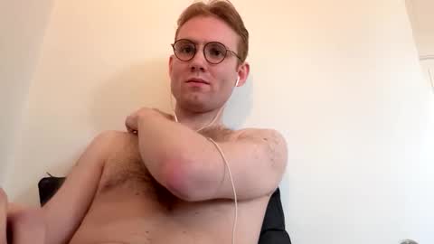 Snapshot of molliter chatting on 11-04-25, 01:43 molliter online show from 11-04-25, 01:43