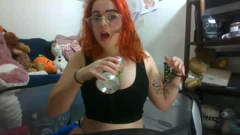 Snapshot of molly0317 chatting on 02-16-26, 11:34 Molly Bee online show from 02-16-26, 11:34