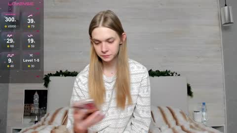 Molly Hunt online show from 01-06-25, 03:42