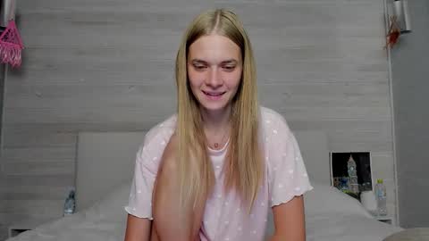 Molly Hunt online show from 09-22-25, 03:30