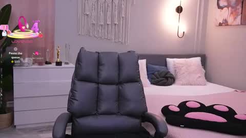 Molly online show from 11-05-25, 01:16