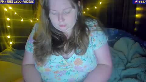 Snapshot of molly_moons chatting on 11-26-25, 01:45 molly_moons online show from 11-26-25, 01:45