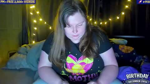 Snapshot of molly_moons chatting on 11-29-25, 07:39 molly_moons online show from 11-29-25, 07:39