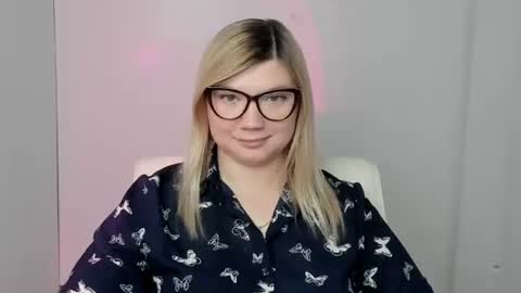 Molly online show from 10-08-25, 06:16