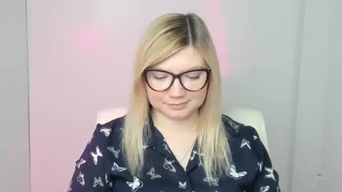 Molly online show from 11-04-25, 01:10