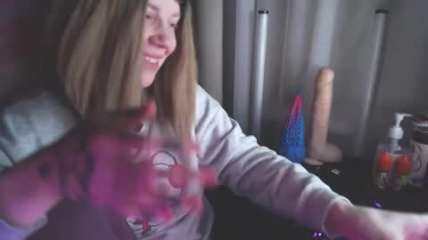I have new photos come and see with love Molly online show from 01-12-25, 12:28