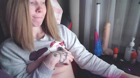 I have new photos come and see with love Molly online show from 02-01-25, 06:08
