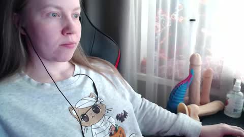 Snapshot of molly_royse chatting on 03-10-26, 10:53 I have new photos come and see with love Molly online show from 03-10-26, 10:53