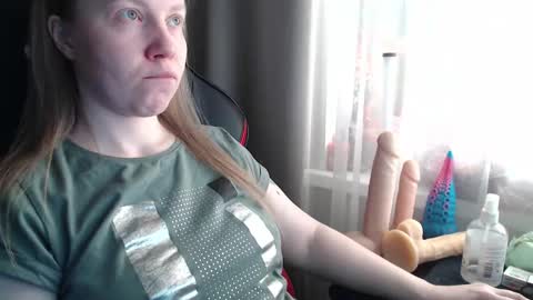 Snapshot of molly_royse chatting on 03-18-26, 08:17 I have new photos come and see with love Molly online show from 03-18-26, 08:17