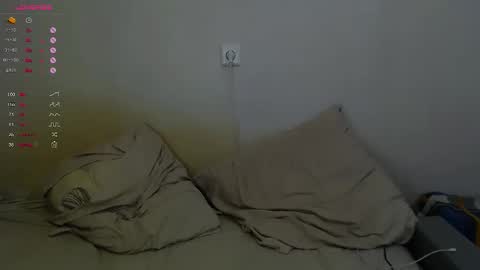 Snapshot of molly_smolly_ chatting on 12-16-25, 05:29 lo online show from 12-16-25, 05:29