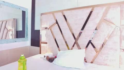 Snapshot of molly_sweetee chatting on 10-17-25, 01:42 Yuli online show from 10-17-25, 01:42