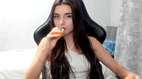 Molly online show from 11-22-25, 08:52