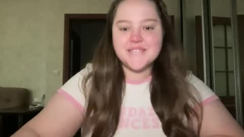 Snapshot of mollyas chatting on 09-24-25, 04:49 Alice online show from 09-24-25, 04:49