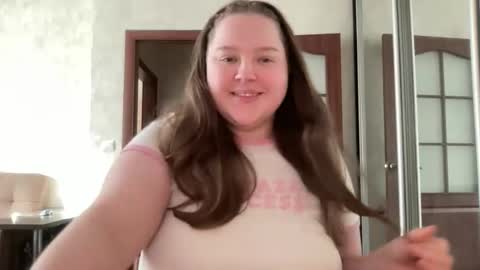 Snapshot of mollyas chatting on 10-13-25, 12:38 Alice online show from 10-13-25, 12:38