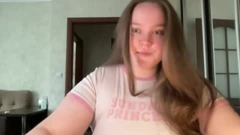Snapshot of mollyas chatting on 10-17-25, 11:57 Alice online show from 10-17-25, 11:57