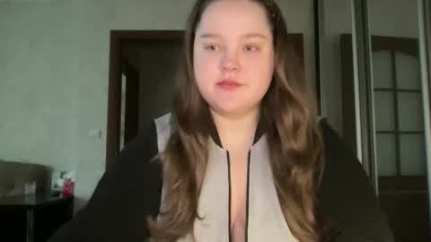 Snapshot of mollyas chatting on 10-21-25, 10:49 Alice online show from 10-21-25, 10:49