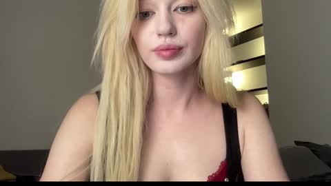 Snapshot of mollycodle chatting on 11-05-25, 09:26 Goddess Katherine online show from 11-05-25, 09:26