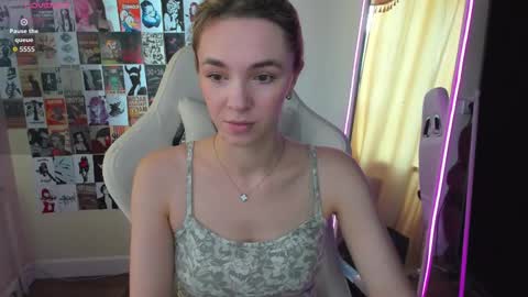 Molly online show from 09-15-25, 01:27