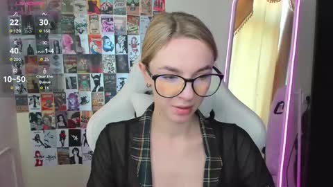 Molly online show from 09-19-25, 01:18