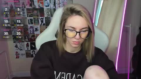 Molly online show from 10-05-25, 01:37