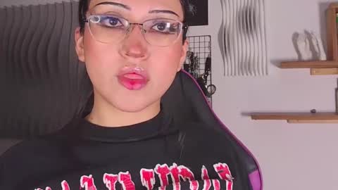   Please follow me and rate me a thumbs up online show from 11-21-25, 11:58