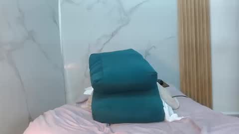  MOLLY  GUNSG online show from 09-19-25, 09:48