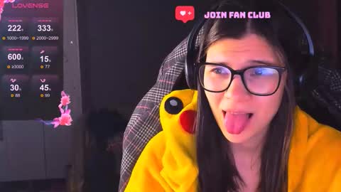 Snapshot of mollylollipop20 chatting on 11-25-25, 04:51 KIRA online show from 11-25-25, 04:51