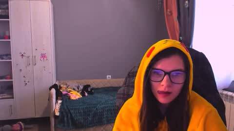 Snapshot of mollylollipop20 chatting on 12-05-25, 06:44 KIRA online show from 12-05-25, 06:44