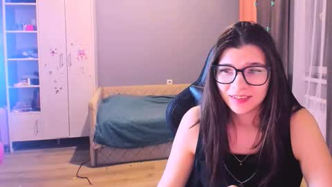 Snapshot of mollylollipop20 chatting on 01-12-26, 01:22 KIRA online show from 01-12-26, 01:22