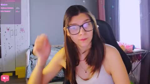 Snapshot of mollylollipop20 chatting on 02-09-26, 05:33 KIRA online show from 02-09-26, 05:33