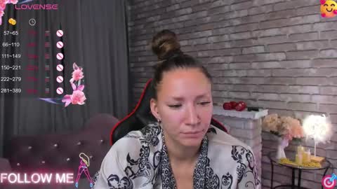 hi im Molly heregreat boobs big heart  warm pussy  online show from 10-09-25, 02:09