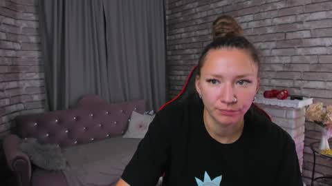 hi im Molly heregreat boobs big heart  warm pussy  online show from 10-14-25, 12:22