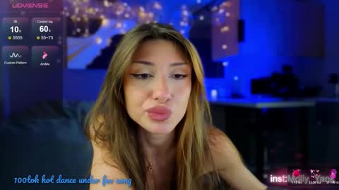 Snapshot of mollyyank chatting on 10-17-25, 03:25 Molly online show from 10-17-25, 03:25