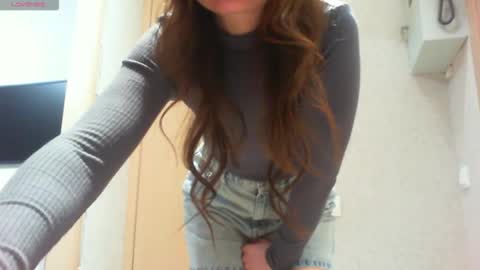 Snapshot of momentbeforedown chatting on 03-01-26, 08:33 Hailey online show from 03-01-26, 08:33