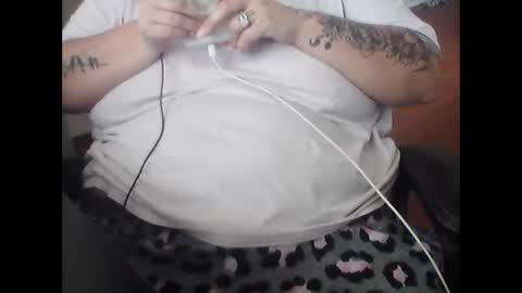 Mia online show from 10-28-25, 02:20