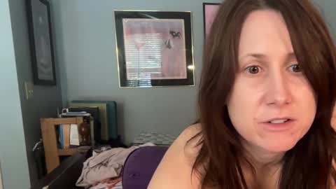 Snapshot of mommygoddessl chatting on 10-06-25, 02:58 Goddess L online show from 10-06-25, 02:58