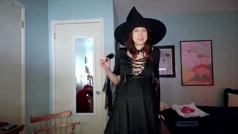 Snapshot of mommygoddessl chatting on 10-31-25, 02:51 Goddess L online show from 10-31-25, 02:51