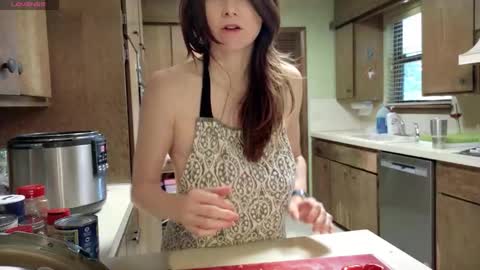 Snapshot of mommygoddessl chatting on 11-11-25, 03:45 Goddess L online show from 11-11-25, 03:45