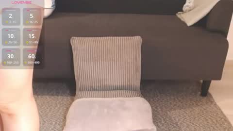 Momo online show from 11-30-25, 10:25