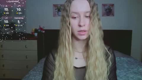 Snapshot of mona__liza chatting on 02-10-26, 01:48 Mona online show from 02-10-26, 01:48