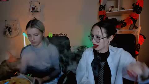 Mona  online show from 10-20-25, 07:14