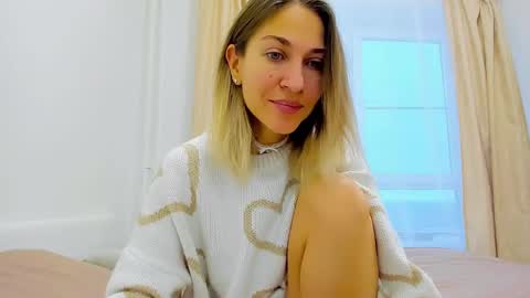 Snapshot of mona_cruz chatting on 12-07-24, 06:21 Mona online show from 12-07-24, 06:21