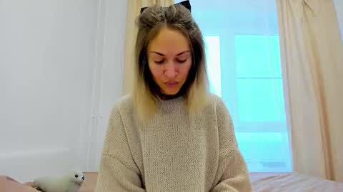 Snapshot of mona_cruz chatting on 12-08-24, 06:22 Mona online show from 12-08-24, 06:22